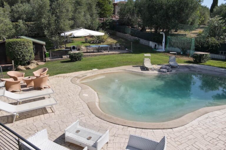 CHARMANTE VILLA MIT POOL UND SPEKTAKULÄRER AUSSICHT